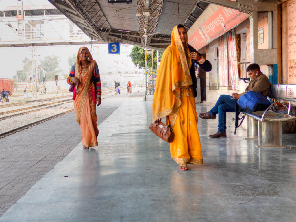 At the train station_Patis Paton