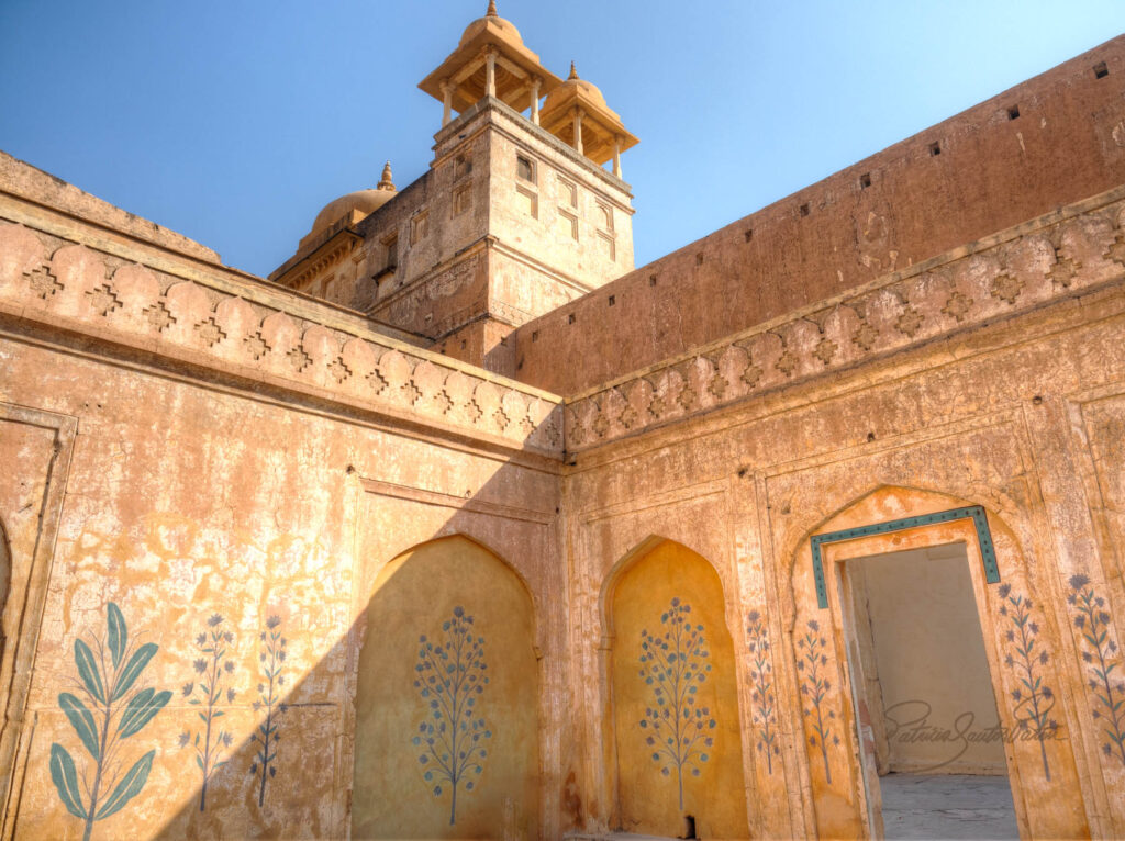 Amber Fort in Jaipur with its details in painting