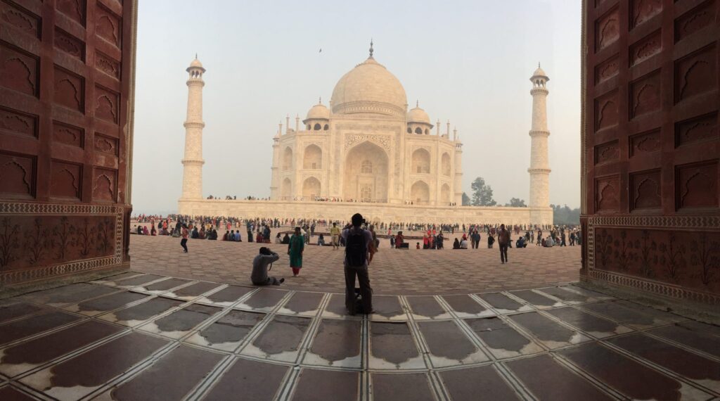 Taj Mahal side view_Patis Paton